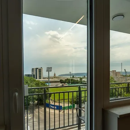 Amazing 2 Bedroom With Sea View 바르나