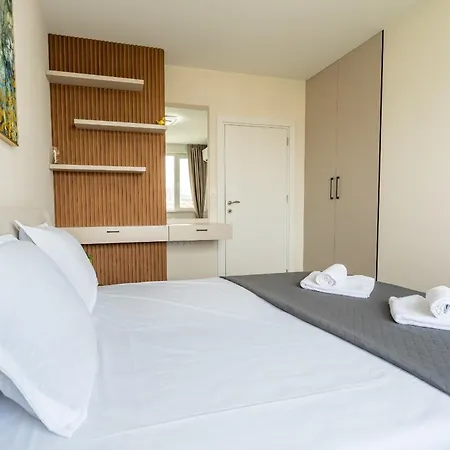 Διαμέρισμα Amazing 2 Bedroom With Sea View Βάρνα
